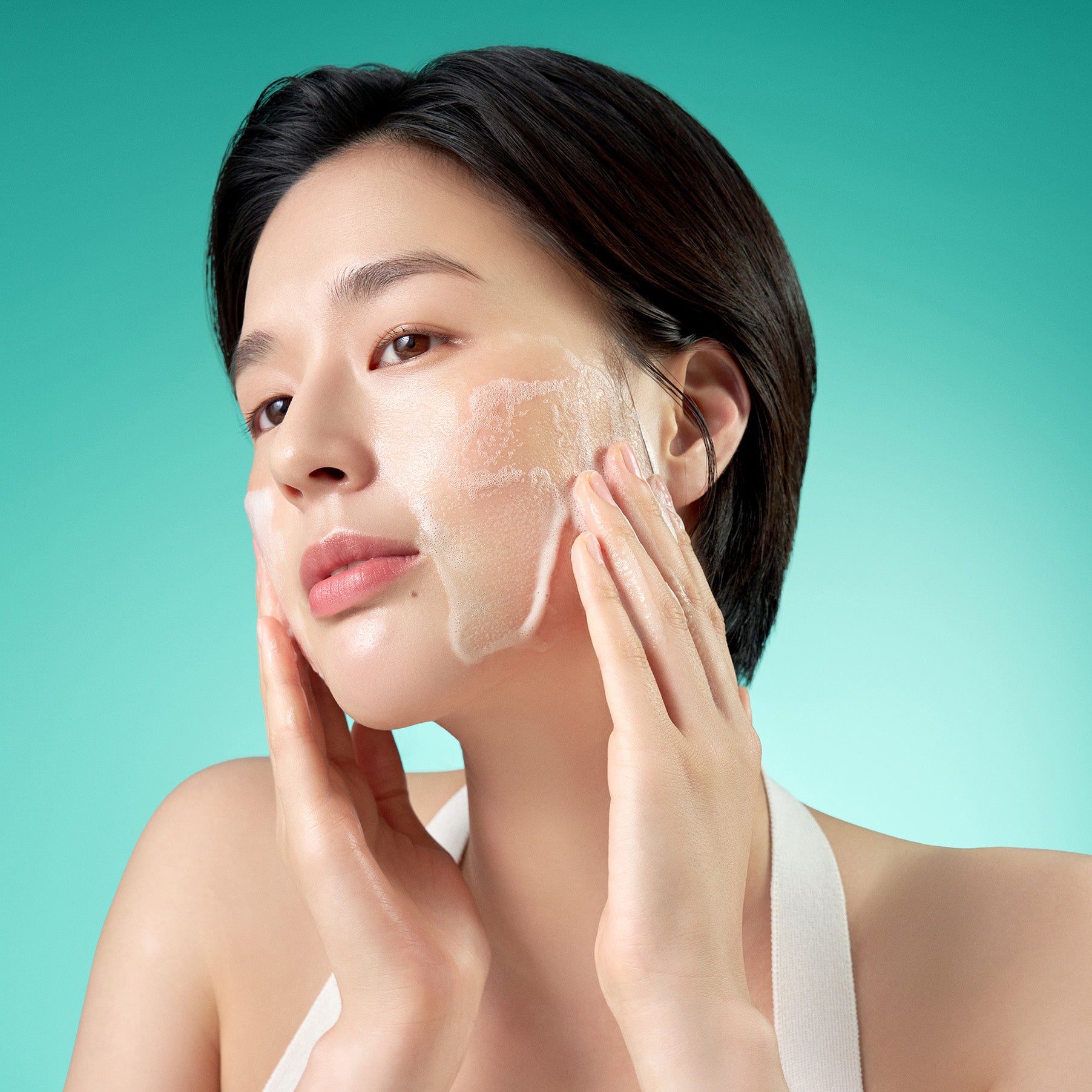 Mighty Bamboo Hassas Ciltler Dahil Tüm Cilt Tipleri için Yüz Temizleme Köpüğü